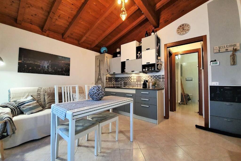 Il Torchio Rooftop Apartment With Wide Terrace Sirmione Exterior photo
