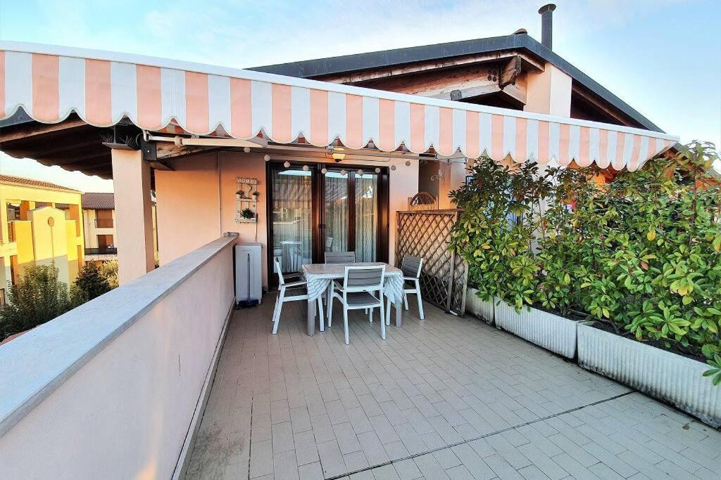 Il Torchio Rooftop Apartment With Wide Terrace Sirmione Exterior photo